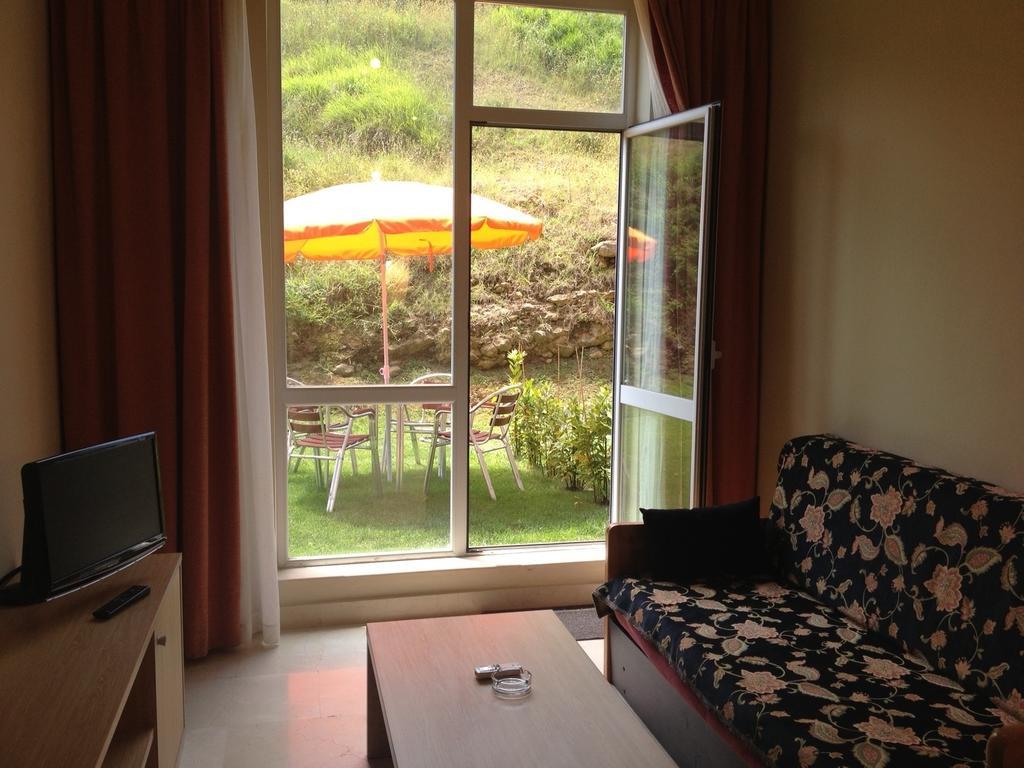 Apartamentos Mar Comillas Exteriör bild
