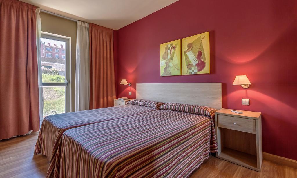 Apartamentos Mar Comillas Exteriör bild